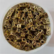 Letras Cuadradas Doradas