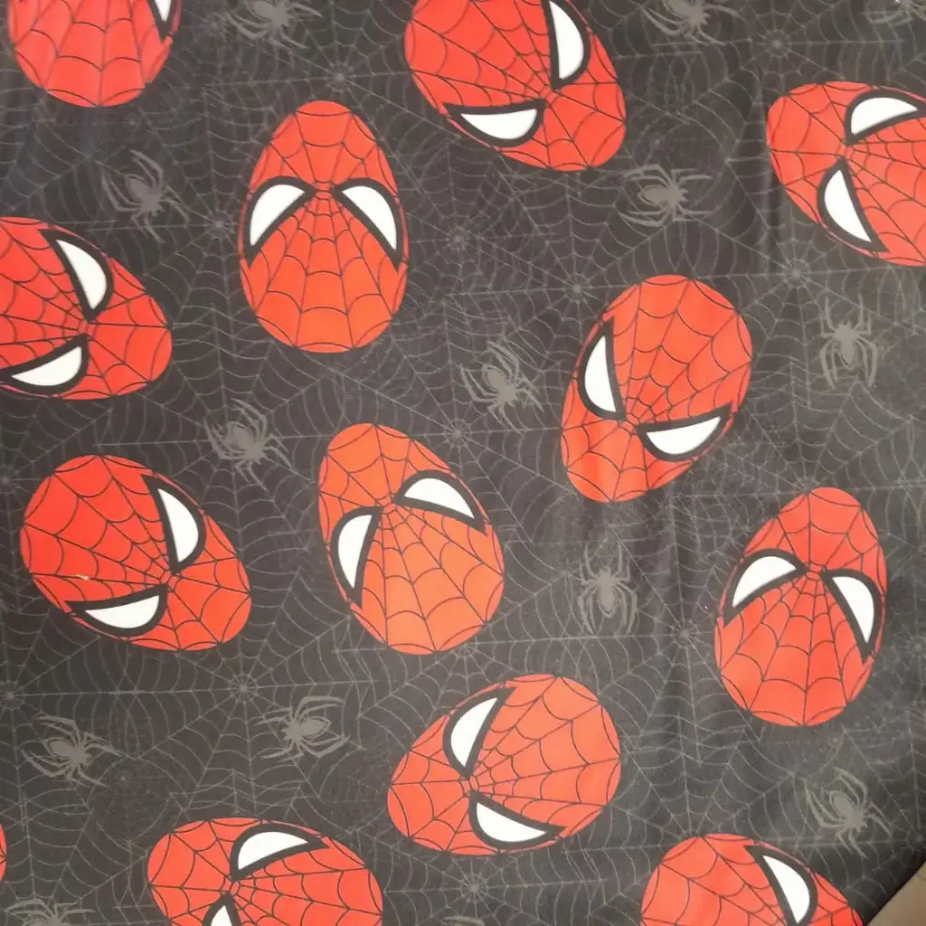 Acetato Frizado Hombre Araña 1.50MTS De Ancho