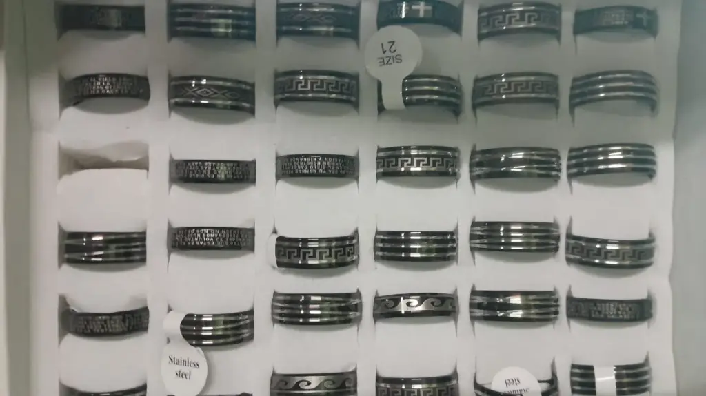Anillo Negro y Plateado para Hombre