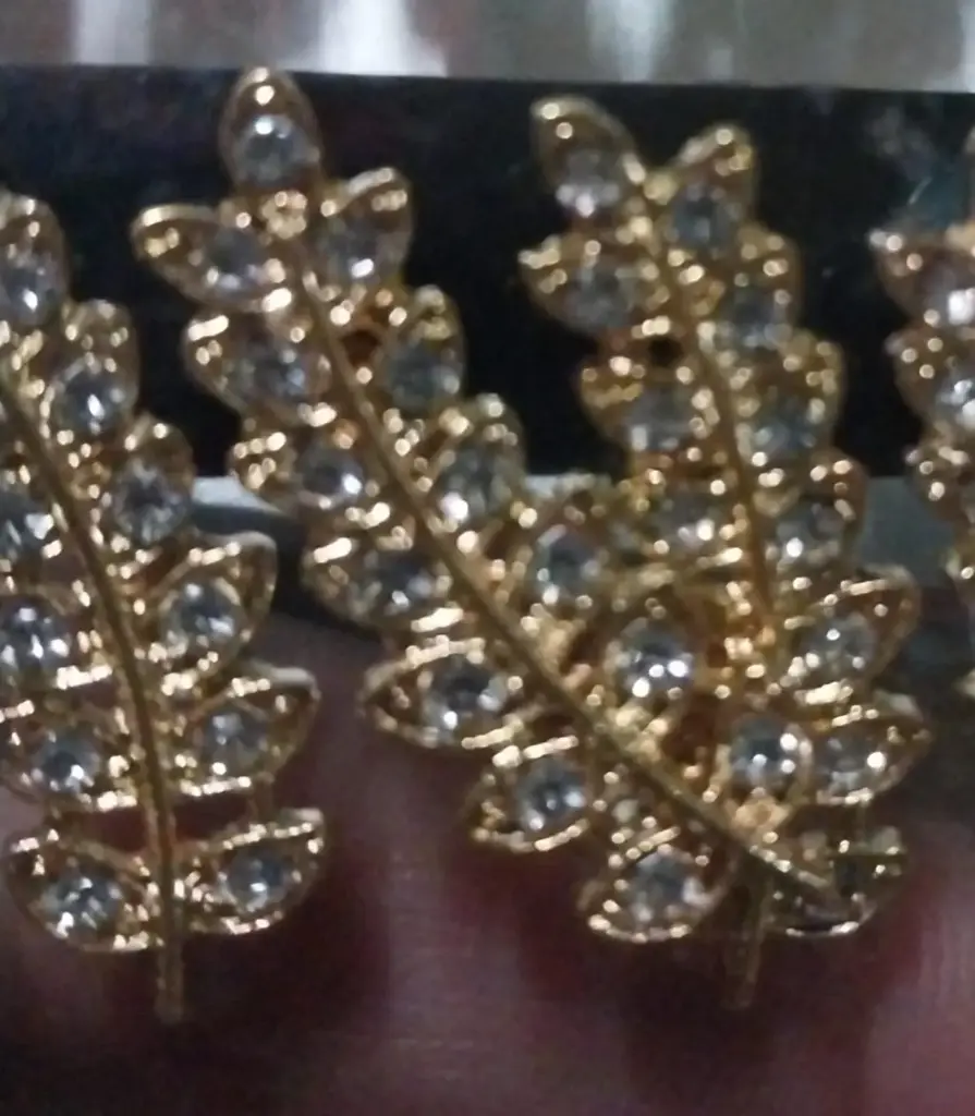 Aros Hojas Dorado Con Strass