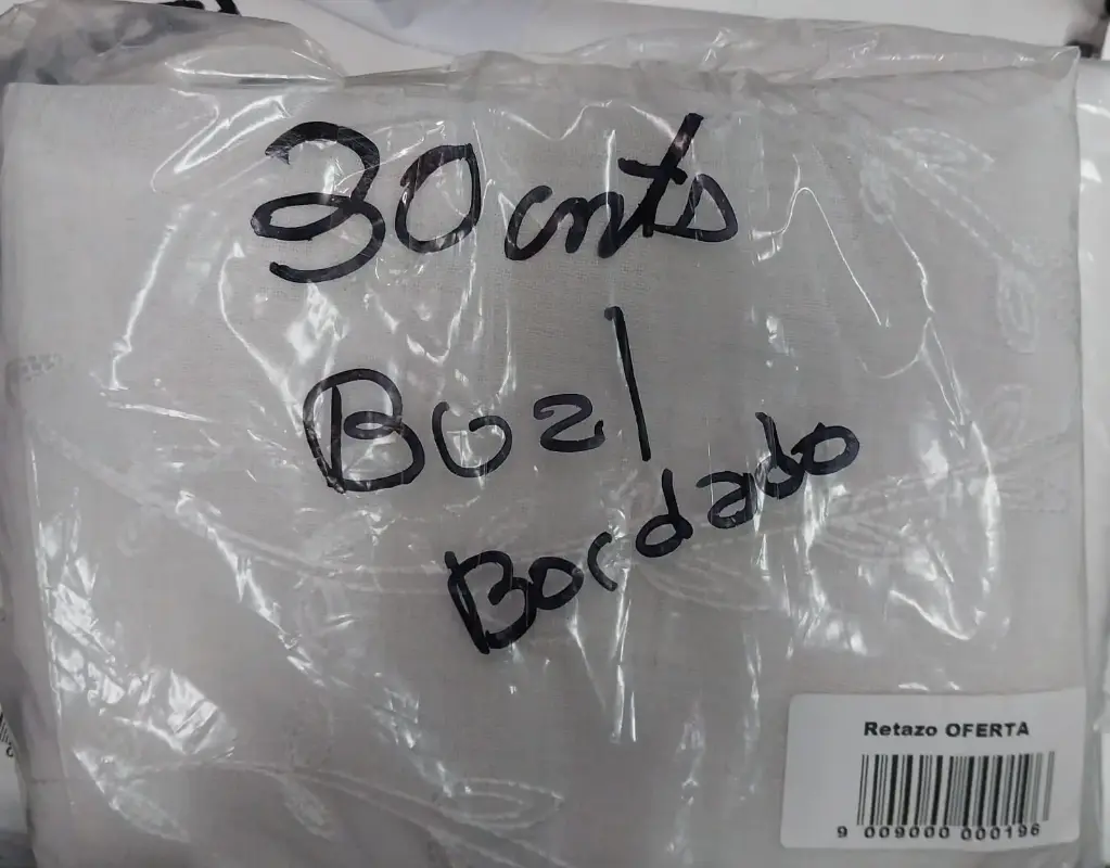 Retazo Voile Bordado 0.30 x 1.50 ( Aprox)2100