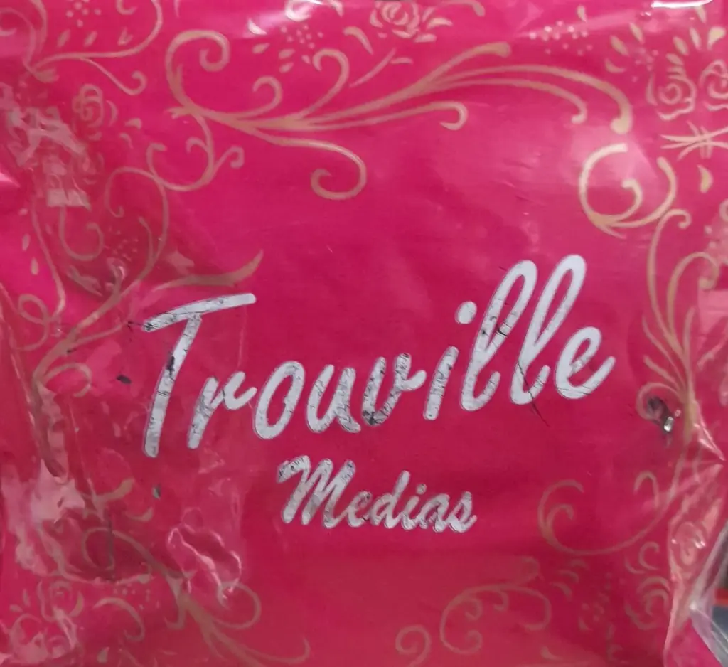 Cancan TOUVILLE desnuda