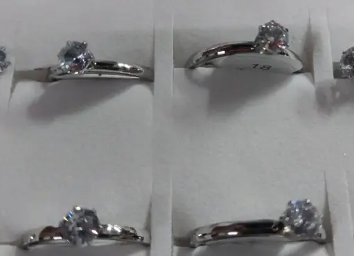 Anillo Plateado Con Strass